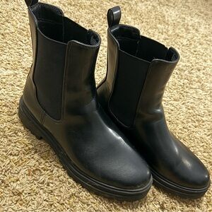 Women’s black boots